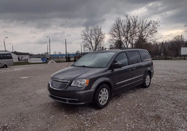 Chrysler Town &amp; Country cena 43500 przebieg: 150000, rok produkcji 2016 z Legionowo małe 37